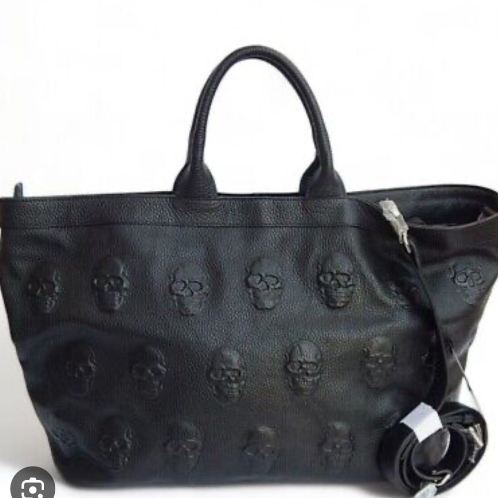 IO PELLE (large) - Edgy Black Tote with Skull Design